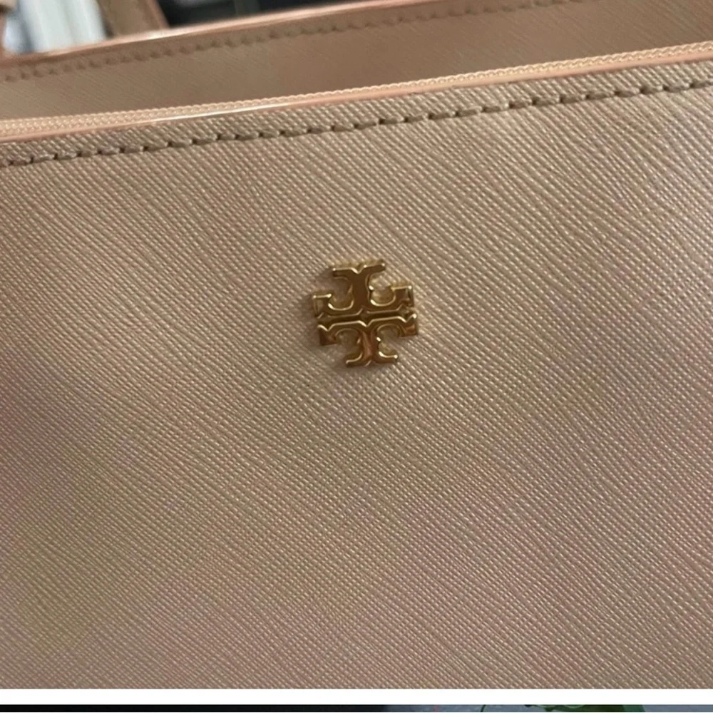 Tory Burch" Emerson Tote - Picture 5 of 15